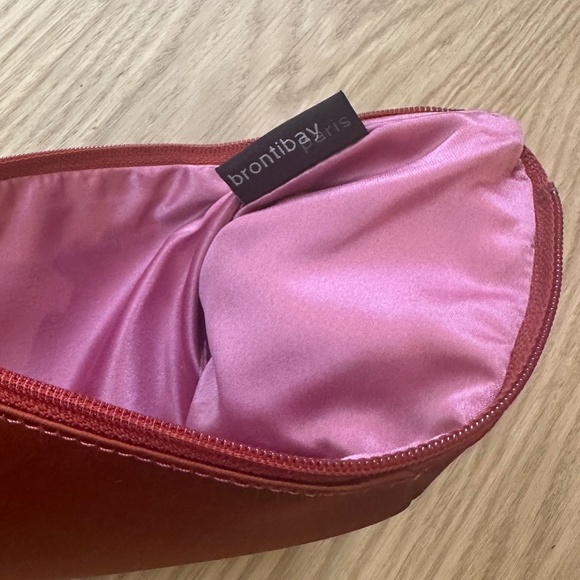 Brontibay Paris - Burnt Orange Satin Bow Clutch Purse with Zip - Picture 7 of 12